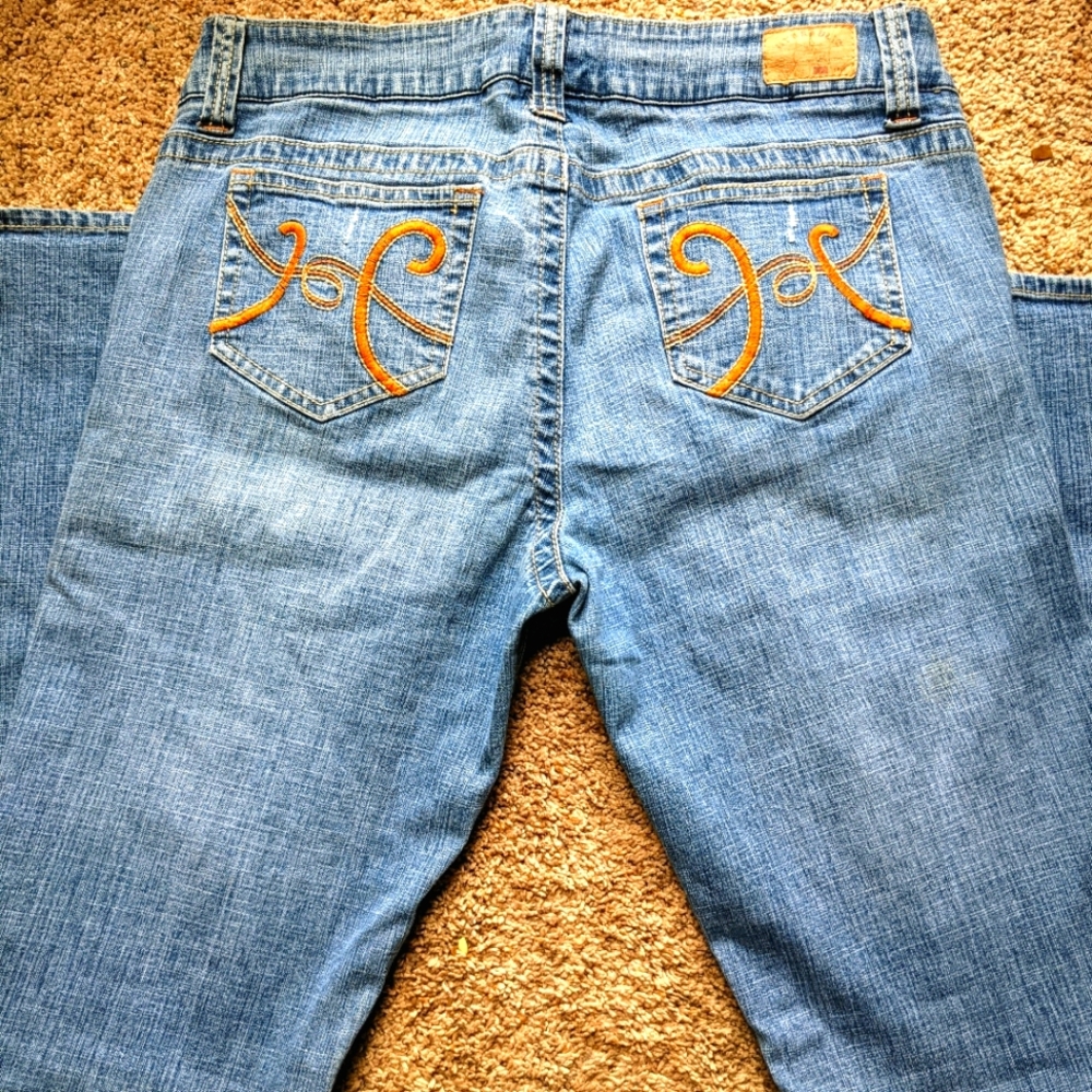 Hydraulic jeans flared